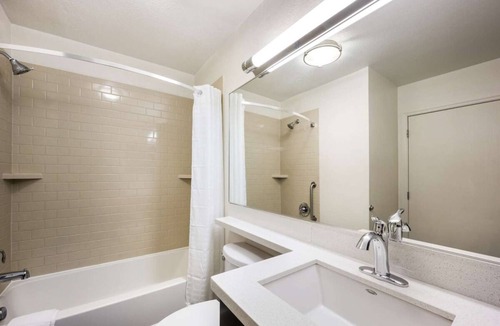 Linthicum Heights Resort | Your Home Away From Home! Pool, Pet-Friendly Unit, Near Edgar Allen Poe Museum