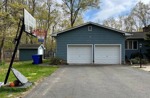 Osbornsville House | Your home away from home! Heated pool! Hot Tub!