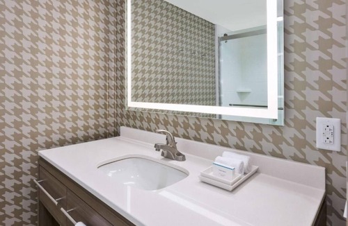 Wilmington Hotel | Your Home Away From Home! Onsite Pool, Free Parking, Breakfast, Pets Allowed!