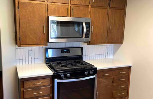 Quad Cities House | Your Ideal Group Retreat! 5BD Home Made for Memories