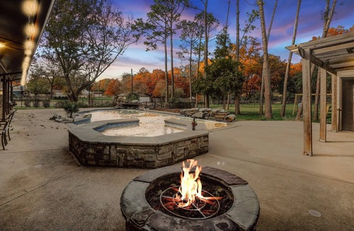 Roanoke House | Your Rustic Retreat | Backyard Oasis, Pool, Patio