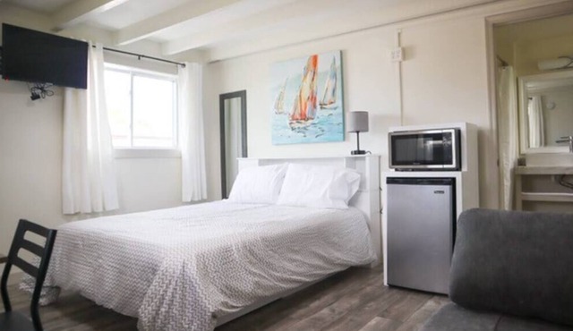 04. Charming one-bedroom resort with pool