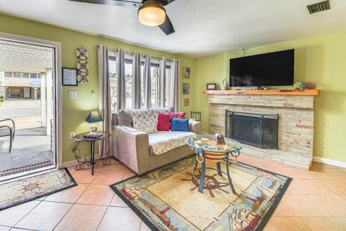 < 1/2 Mi to Beach Access + Pier: OBX Getaway