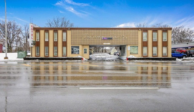 1 Bedroom Suite|Peoria IL
