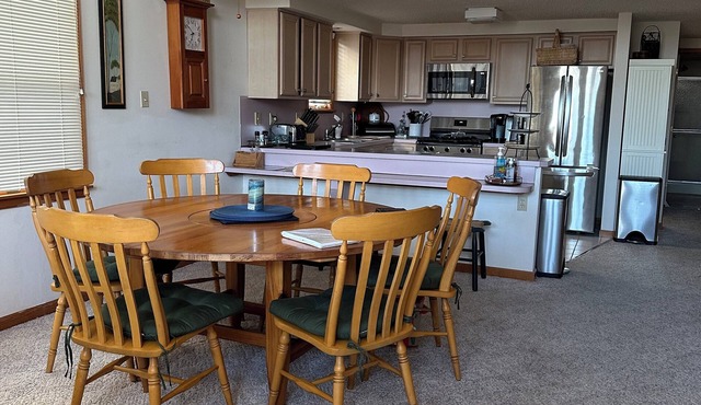 1 Block to Beach Townhome on 65th Street full summer rentals available or weekly