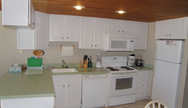 13 on the beach 10, Ocean City, MD, USA - Beautiful direct ocean front 3 bedroom 2 bath townhome