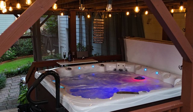 15min Lakepoint Sports Basement apartment with outdoor Jacuzzi