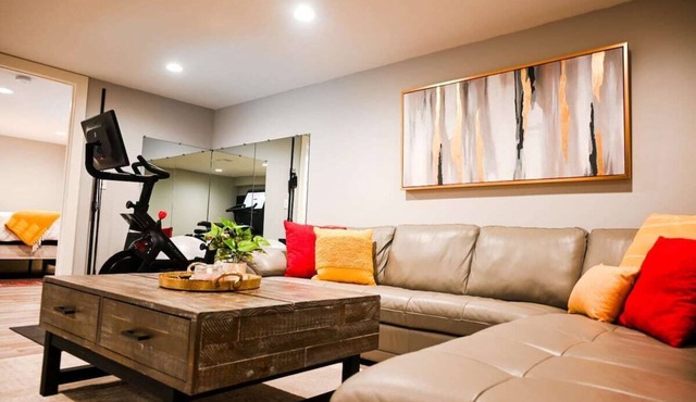 16 Guests|Adjacent Residences|Hot Tub/Ping Pong