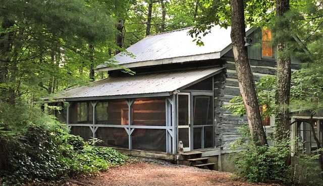 1890's Cabin With Modern Conveniences on a Beautiful Lake !