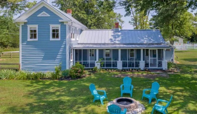 1891 Coastal Charmer: fully renovated farmhouse