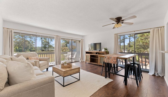2 /2 Condo Overlooking 18th Hole! Parking + Wi-Fi