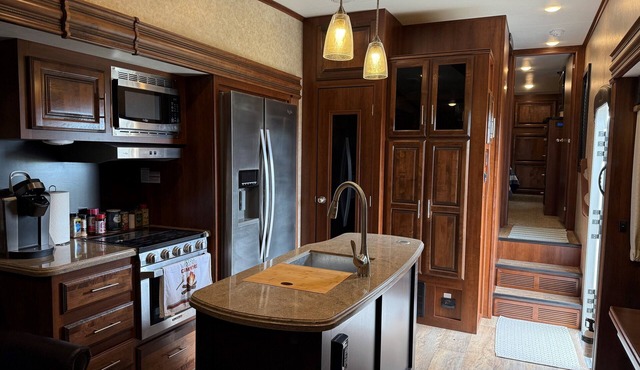 2-bedroom campground in peaceful West Prairie with AC/Heat