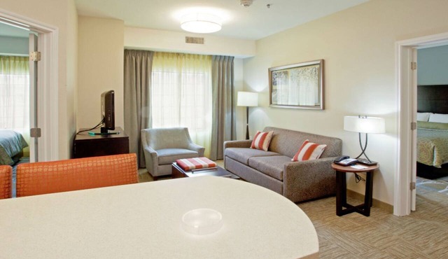 2 Bedroom Suite | Free Breakfast. Pool & Hot Tub. Your Next Trip!