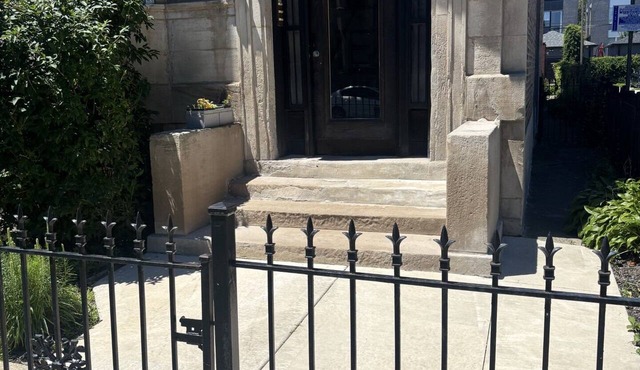 2-bedroom walkable 2 BLOCKS University of Chicago & President Obama Center Condo in Chicago