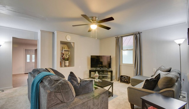 2 Mi to Historic District: Cozy Home in Quincy!