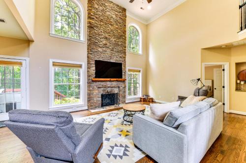 2 Mi to Lake Norman: Home w/Deck in Huntersville!