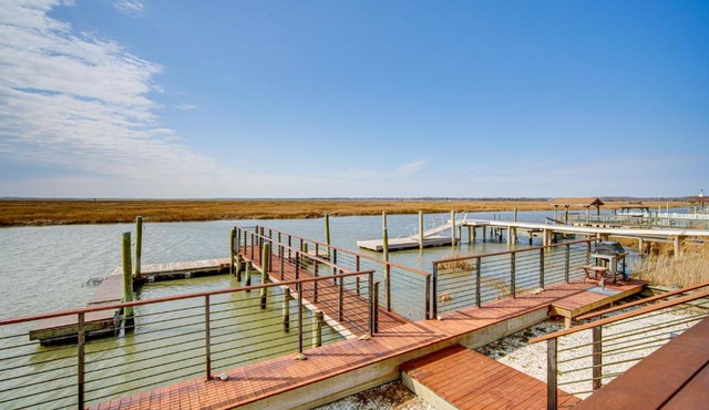 2 Mi to Stone Harbor Beach: Lovely Bayfront Home