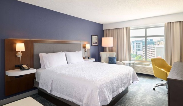 2 Modern King Room in DC Downtown Close to Metro and Convention Center