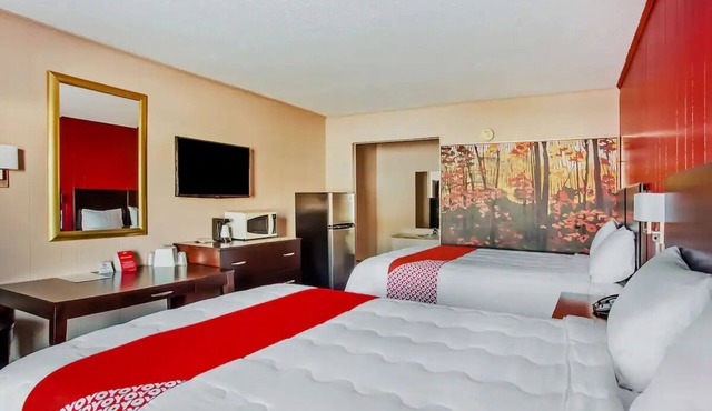 2 Practical Queen Rooms w/Free Parking Near Savannah/Hilton Head Airport