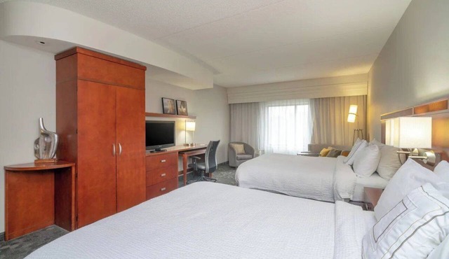 2 Queens | Courtyard Salisbury | Ocean City Base, Indoor Pool, Stadium