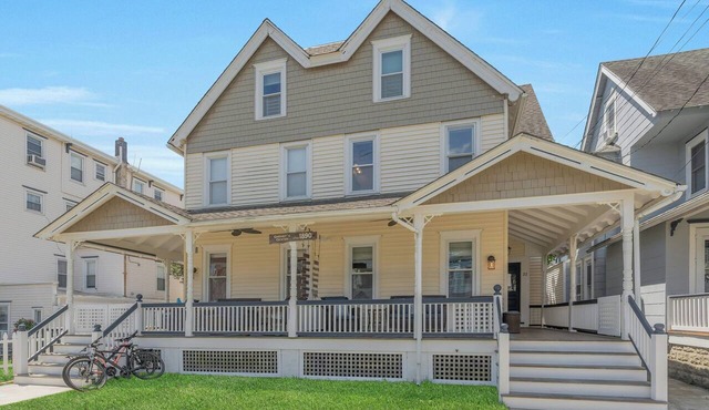 20-22 Grover's Ocean, spacious 10 bedroom home w/central AC, 1 block to beach!