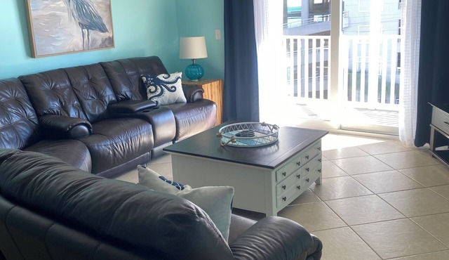 2000sq ft Ocean View Villa, steps to the beach, small pool & hot tub. 4 king bed