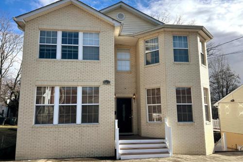 25 - Luxury 3 BR 1 and half Baths, Lower Level Unit, and Nonsmoking