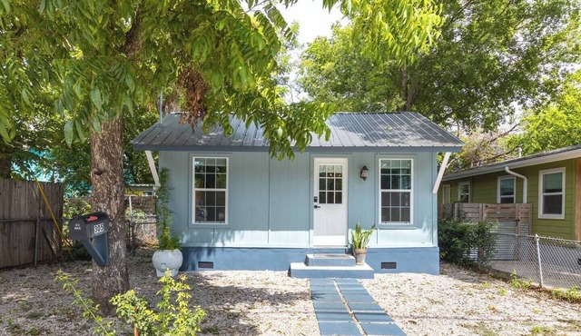 2BR ATX Cultural Heritage Gem | Walk to East 6thSt, Bars and Lady Bird Lake❤️