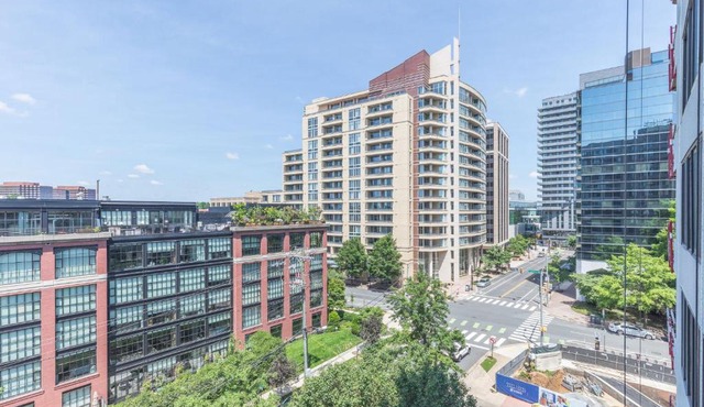 2BR Executive Apartment in Prime Location