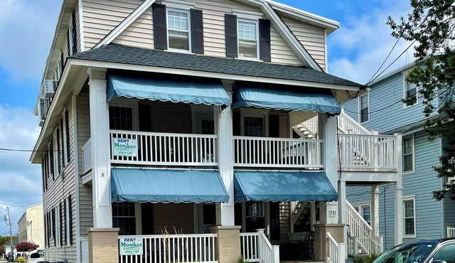 3 Bedroom, 1 1/2 bath North End condo just a short walk from the beach