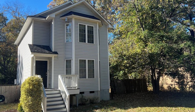 3-bedroom bungalow in delightful Fayetteville with AC
