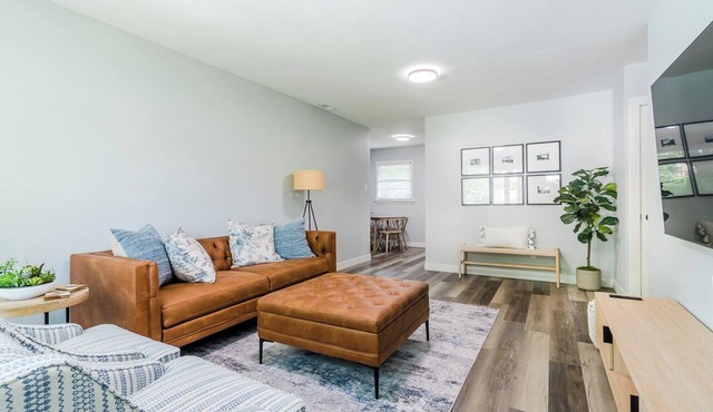 3 bedroom cozy house located footsteps away from KSU’s sporting events!