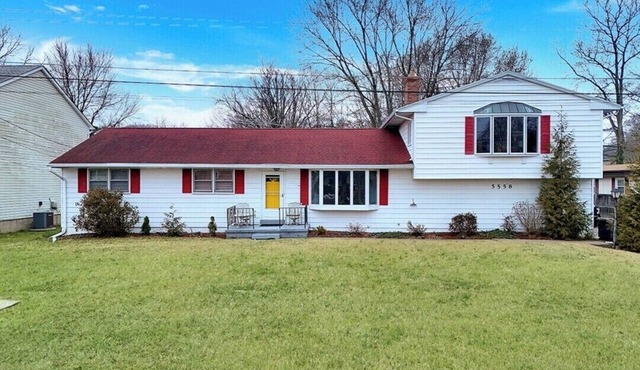 3-bedroom house in Deale located on Bay many amenities and great views