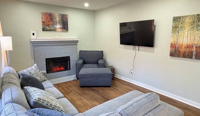 3-bedroom Queen & King Beds 2 Bath 5 minutes to Quantico I95 Top Level of SFH