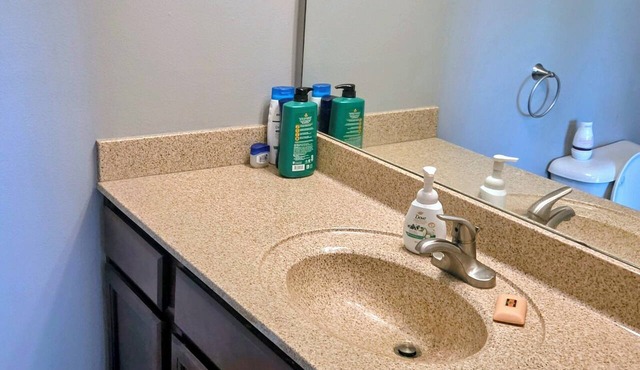 3-bedroom townhome in serene West Des Moines with AC