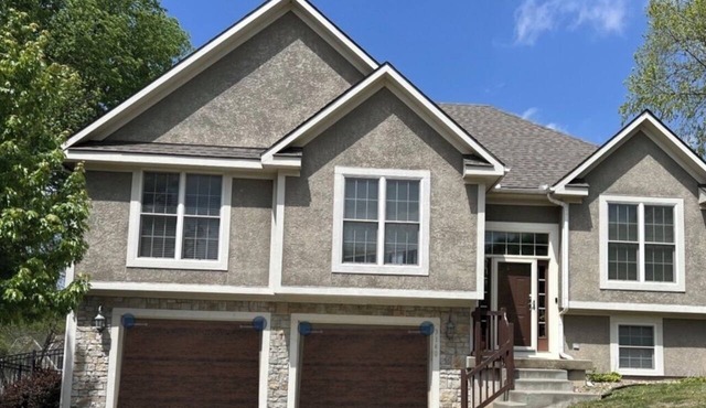 3-BR 2.5BA home-quaint KCK neighborhood. Fenced yard, hot tub; perfect location!