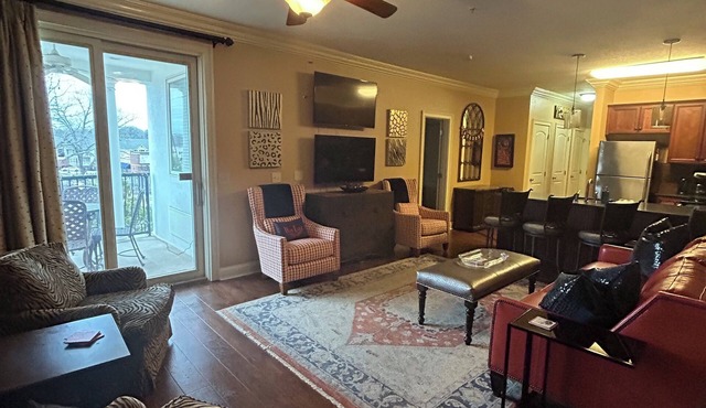 3-BR Condo Auburn, AL Walking distance and minutes from downtown and campus