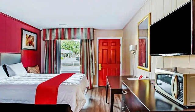 3 Budget-Friendly Accommodations with Free Parking