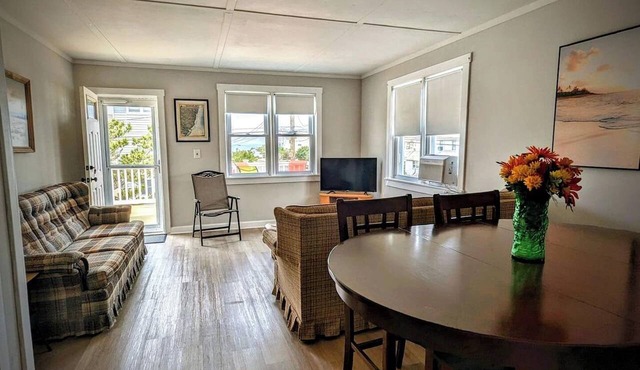 3 cozy bedrooms, sleeping a total of 6 guests Partial water views of the beautiful bay Large deck and grassy yard for outdoor enjoyment