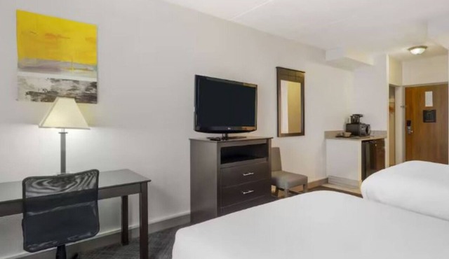 3 Family-friendly Units | Prime Location | 6.4 miles to Lake County Fairgrounds