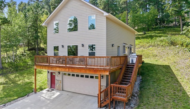 3 King Beds * Game Room * Heated Garage * Trails