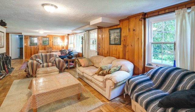 3 Mi to Nih! Spacious Bethesda Apt w/Yard