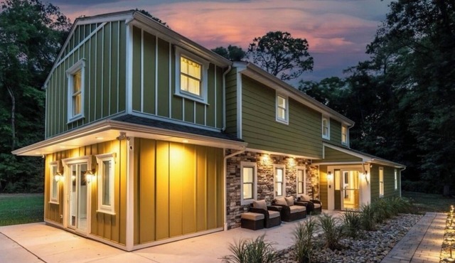 3 NIGHT MINIMUM! Large 5BR, DOG FRIENDLY private beach retreat! OPTION TO ALSO RENT - PINE BAY COTTAGE WITH 2 MORE BEDROOMS!