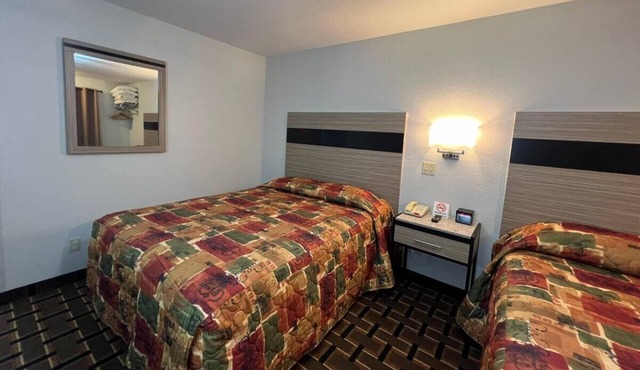 3 Rooms - Comfortable Stay w/Free Parking – Downtown Nebraska City 2mi