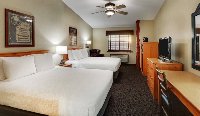 3 Suites | Stoney Creek Hotel w/Pool Access | 0.7 mi to Mississippi Riverfront