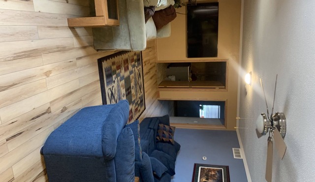 30 short minutes from beautiful lake Oahe. Excellent hunting and fishing