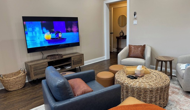 3BR 2Car Driveway Parking Apt