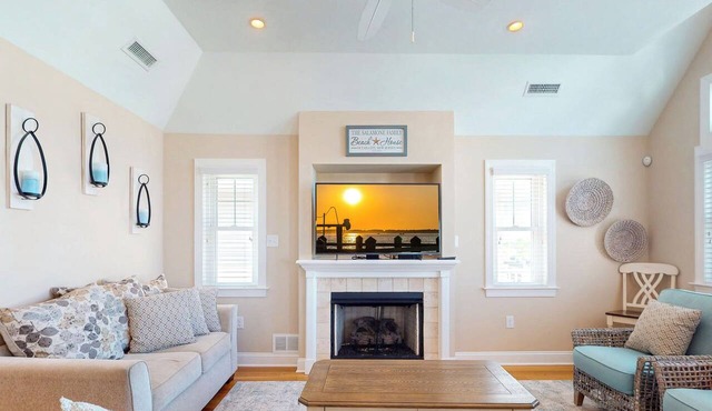 3BR Oasis – Ocean Side, Sunset Views, Rooftop Deck