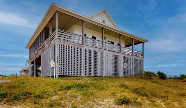 3BR ocean-view home with beach access & large deck