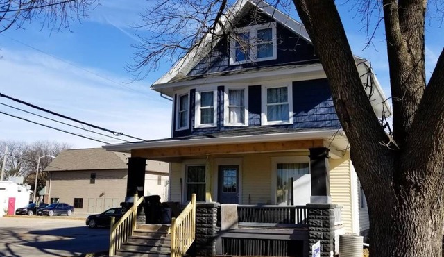 4 Bedroom, 1 Bath 3 Level Home 7 Blocks from Downtown Cedar Rapids